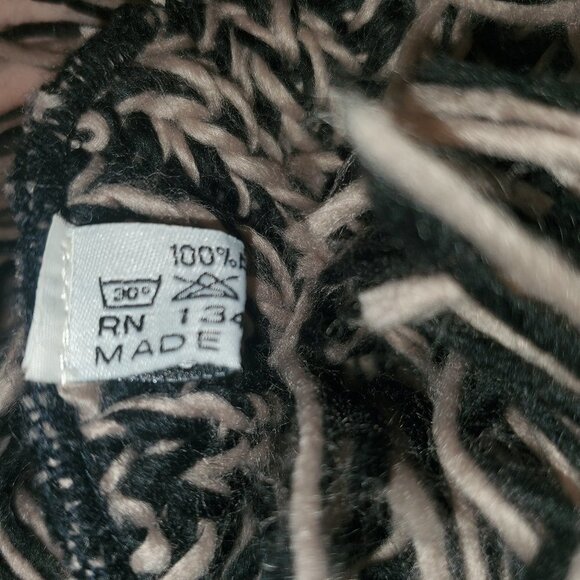 100 Acrylic Neck Scarf || Thick and Luxe || EUC - Picture 3 of 7